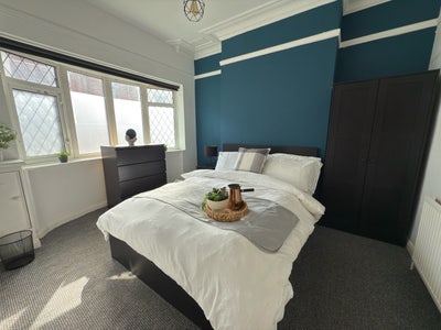 Spacious Double Room Available in Modern HMO Main Photo