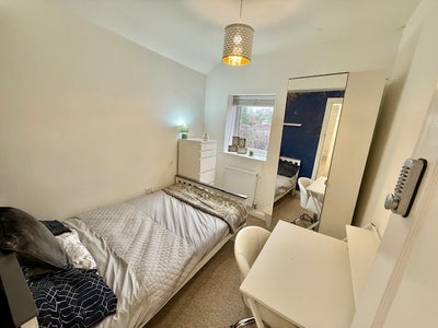 Beautiful ensuite room BS5 1ST NOVEMBER Main Photo