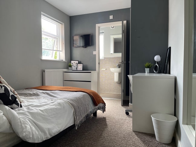 High End Worcester Professional Houseshare Main Photo
