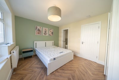 🛁 En-Suite Double Room | Friendly House Share |  Main Photo