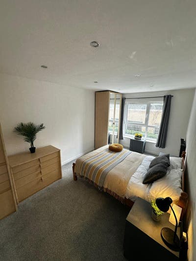 🌇 Canary Wharf on Your Doorstep — Balcony Room Main Photo