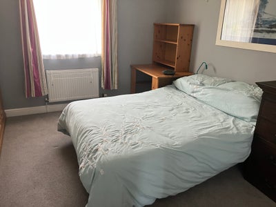 Double room + ES in detached house ,OS parking Main Photo