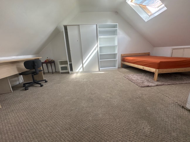 Large en-suite double room-Hounslow West-&pound;800-900 Main Photo