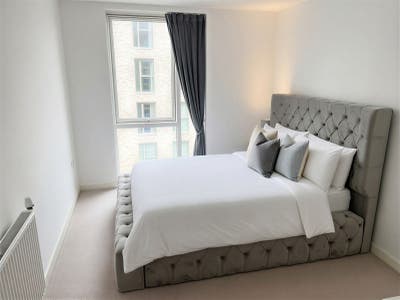 Spacious Double Room | Gym & Concierge  Main Photo