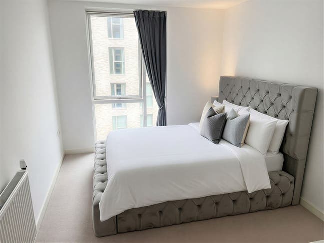 Spacious Double Room | Gym & Concierge  Main Photo