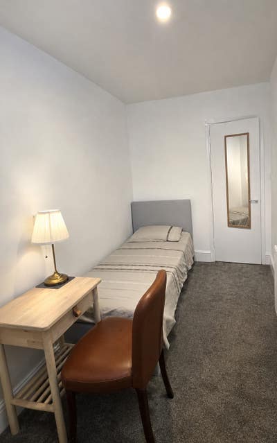 Spacious bill inc room-female student/professional Main Photo