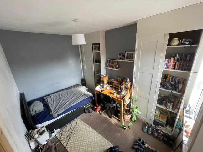 Medium-Sized Brislington Room Main Photo