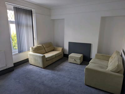 2 bedroom flat close to uni and town centre  Main Photo