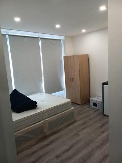 Modern HMO Room with En-Suite - Chatham High St Main Photo