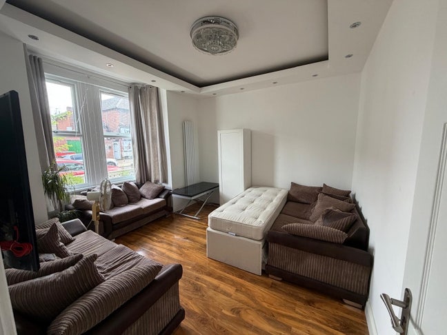 Double size Room (Excellent Location) Main Photo