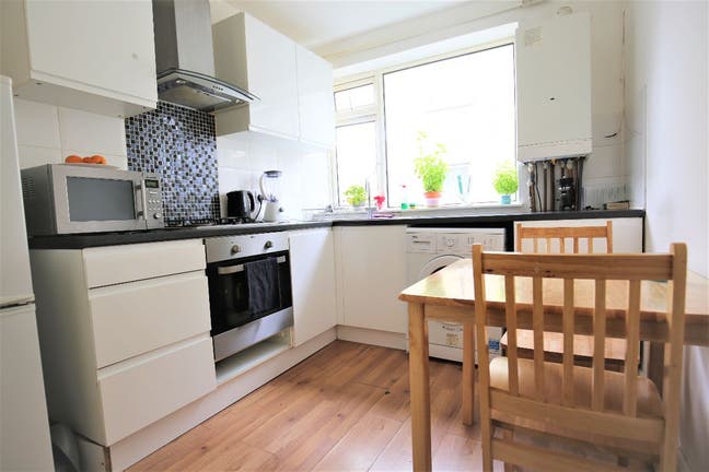 Three bedroom flat to rent in Wood Green  Main Photo
