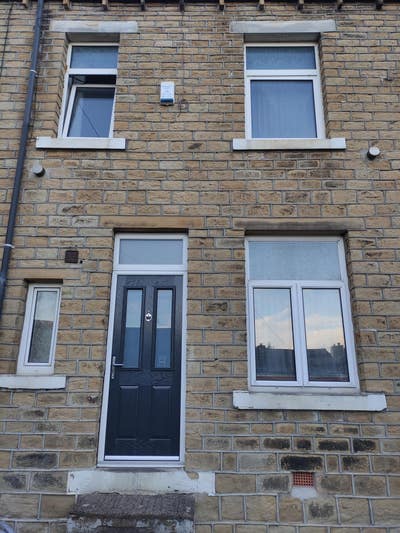 ***Rooms Available Near Town Centre/University*** Main Photo