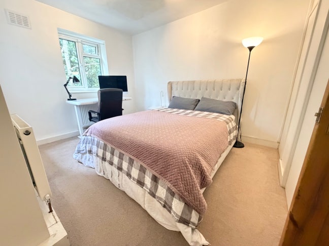 Amazing Double Room | Bills Inc| MDX Direct Bus  Main Photo