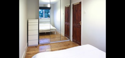 Charming double room in house Main Photo
