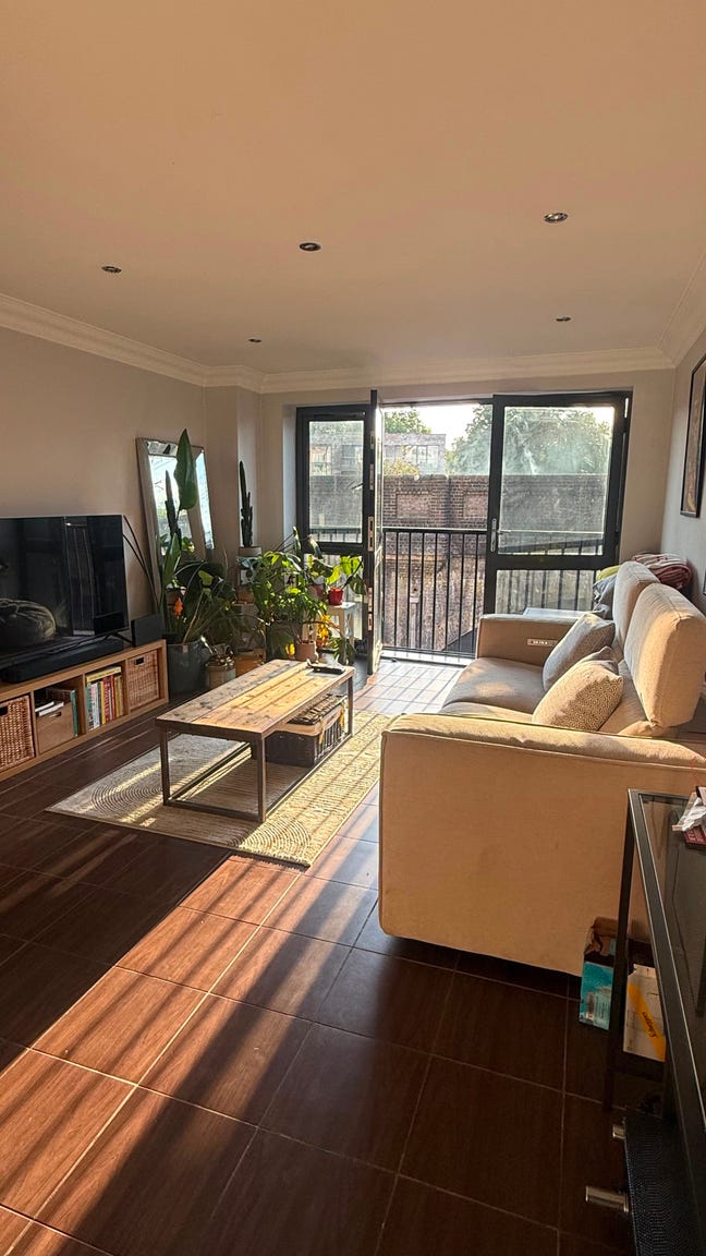 Spacious and bright double room in London Fields Main Photo