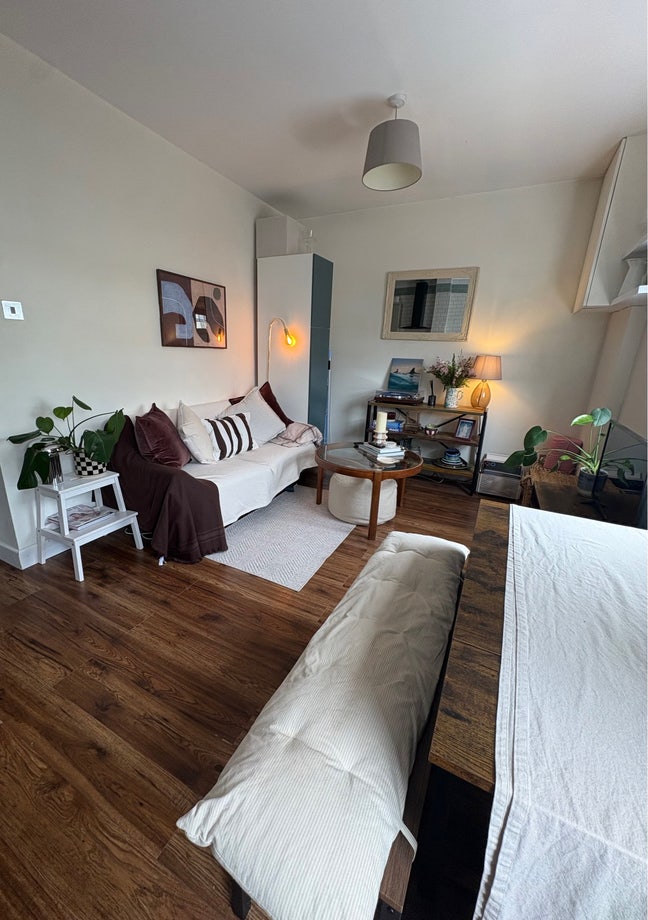 Double room in lovely 2 Bed flat in Dalston  Main Photo