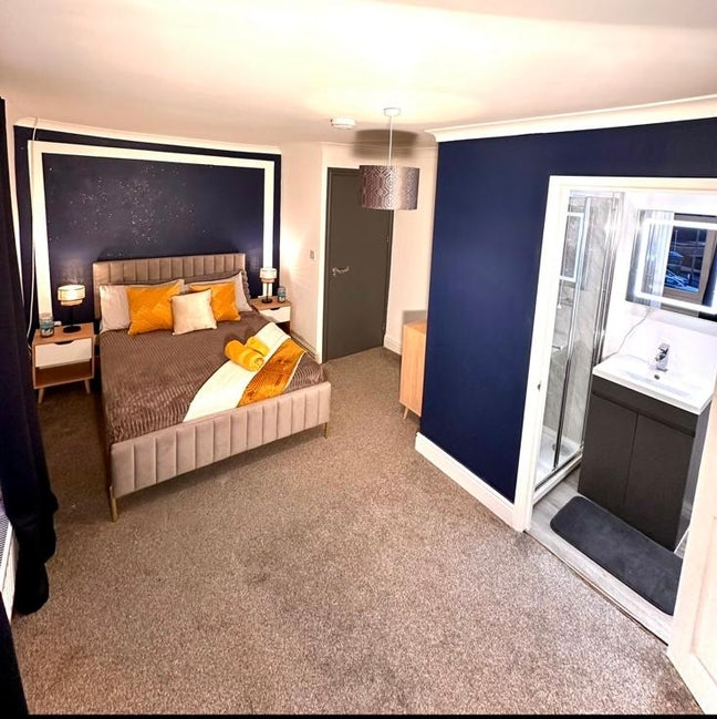 Modern En-suite Double Room  Main Photo