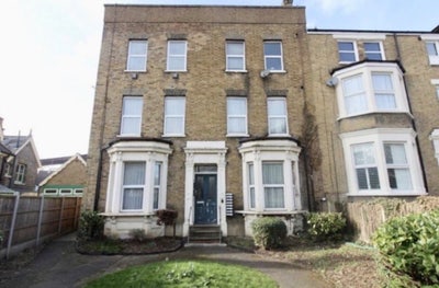 Large 1 Bed Flat in Central Wanstead Main Photo