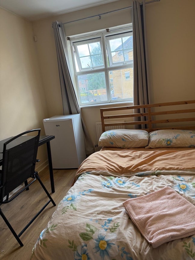 Double room in Edgware  Main Photo