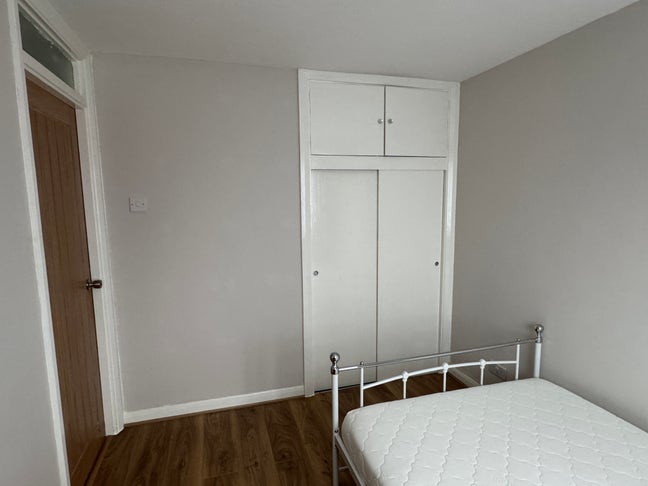 Conveniently located double room (Jan 2027) Main Photo
