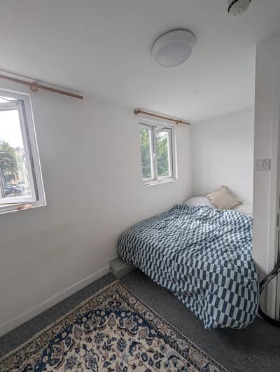 Light double room in friendly shared house Main Photo