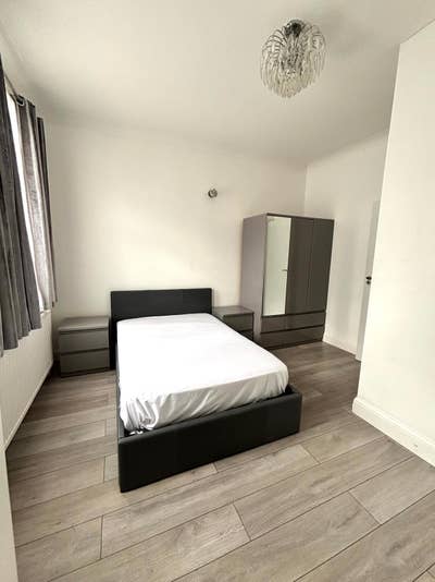 Quiet Single Room, Female Share, Bills Inc, Zone 3 Main Photo