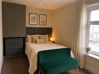 Large ensuit room recently renovated  Main Photo