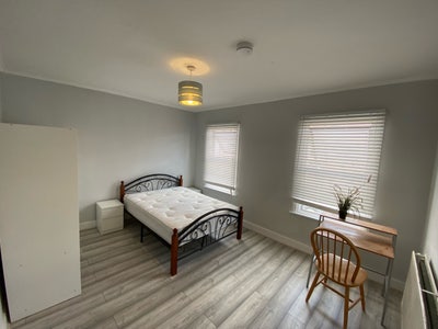 Stunning five bedroom house Main Photo