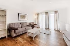 1-Bedroom Ground-Floor Apartment with Private Pati Main Photo