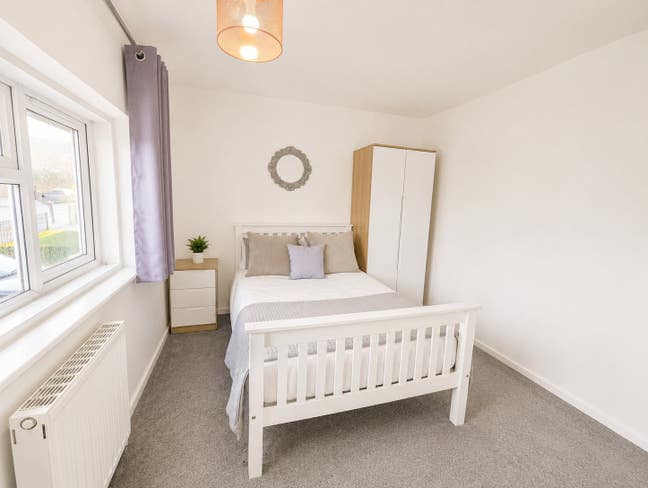 ** New Beautiful Quality Room -All Bills Included! Main Photo