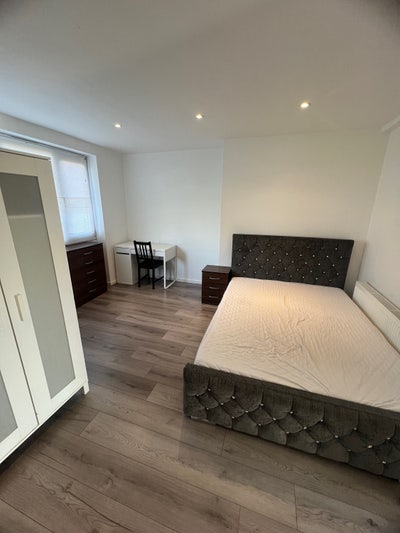 Big double room rent in Stepney Green/ near Uni Main Photo