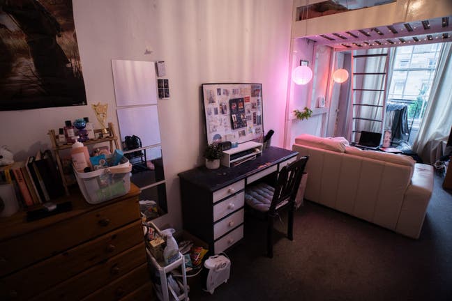Sunny double room available on Leith Walk Main Photo