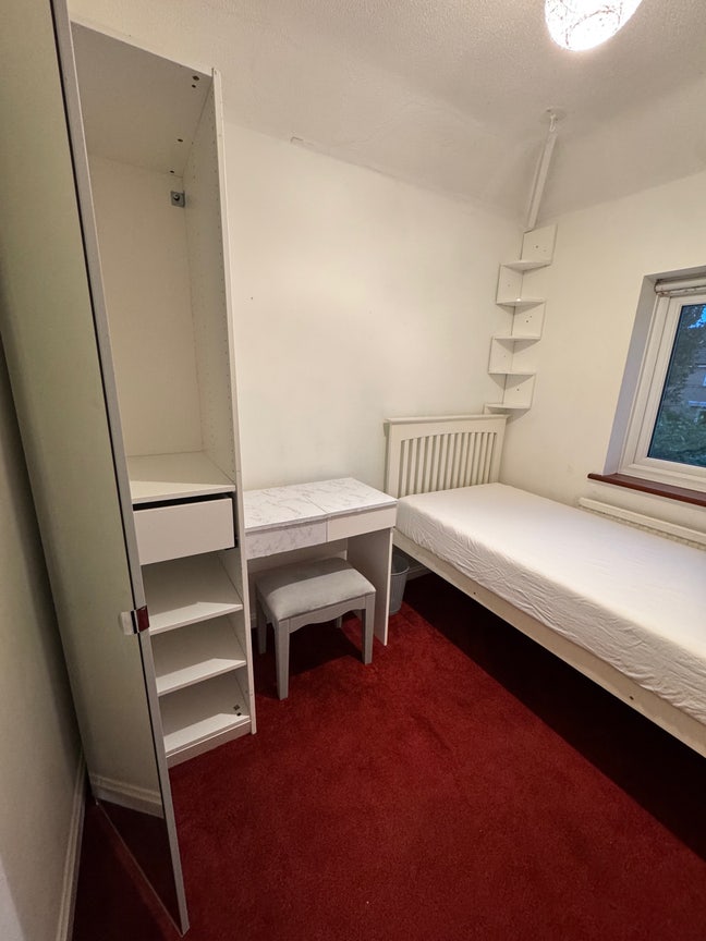 A cosy single room near Hatfield train station  Main Photo