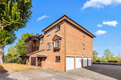 Modern 2 Bed Wimbledon Flat – Whole Property Main Photo