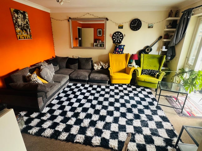 Double room  in friendly and clean flat Main Photo