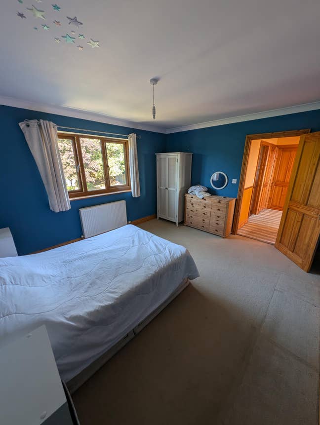 Double Furnished Room in Rural Property Carmarthen Main Photo