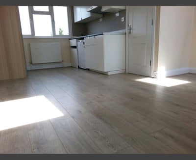 Studio Flat  Main Photo