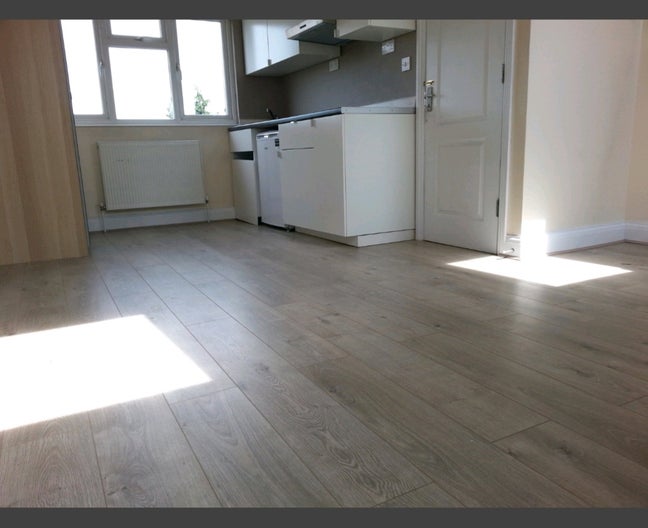 Studio Flat  Main Photo