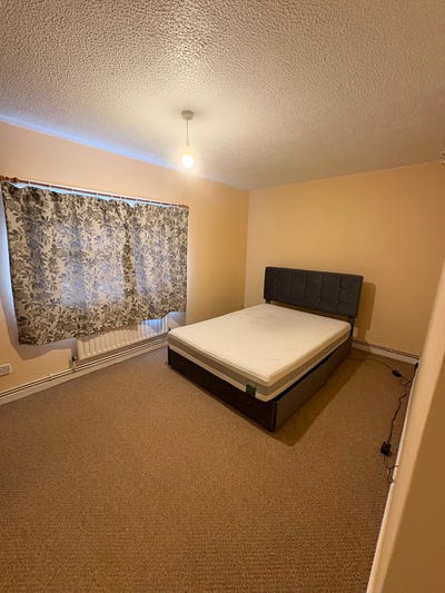 Single and Double Room in a Quiet Area  Main Photo