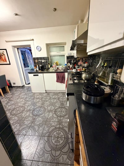Double and single room available  Main Photo