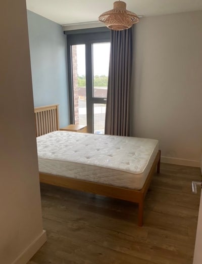 1 double bedroom and 1 bathroom  Main Photo