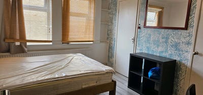 Double Ensuite room near Westfields shopping  Main Photo