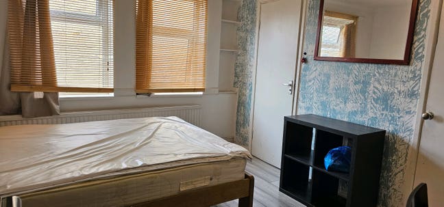 Double Ensuite room near Westfields shopping  Main Photo