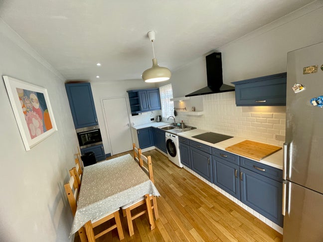Beautiful Large Double Room in Character Home  Main Photo
