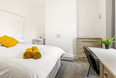 *Spacious Amazing New Rooms *– View Today #16Uphol Main Photo