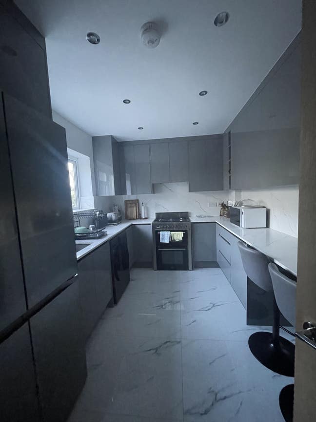 Double room available in West Ruislip  Main Photo