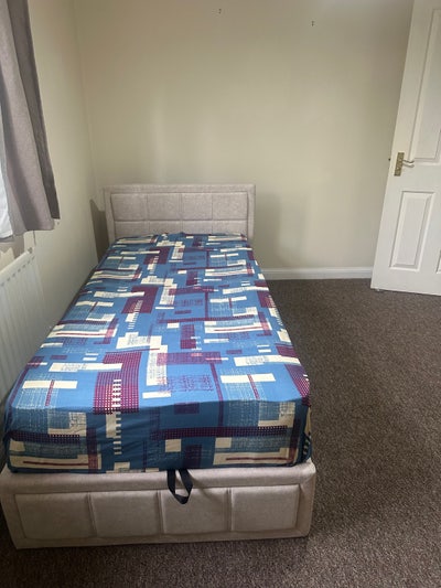 Room in Chipstead  Main Photo