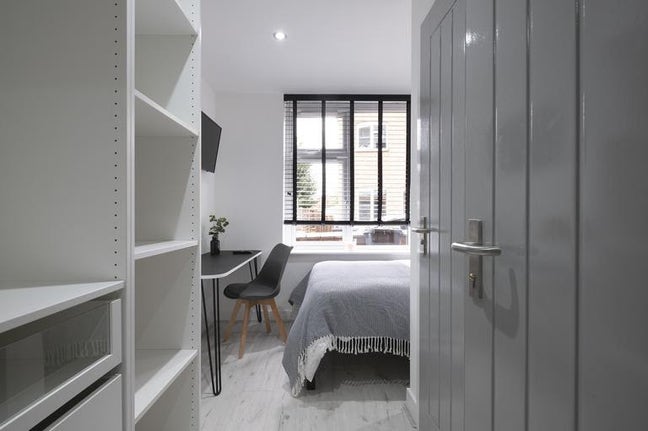 Room available - 5 student bedroom house Main Photo