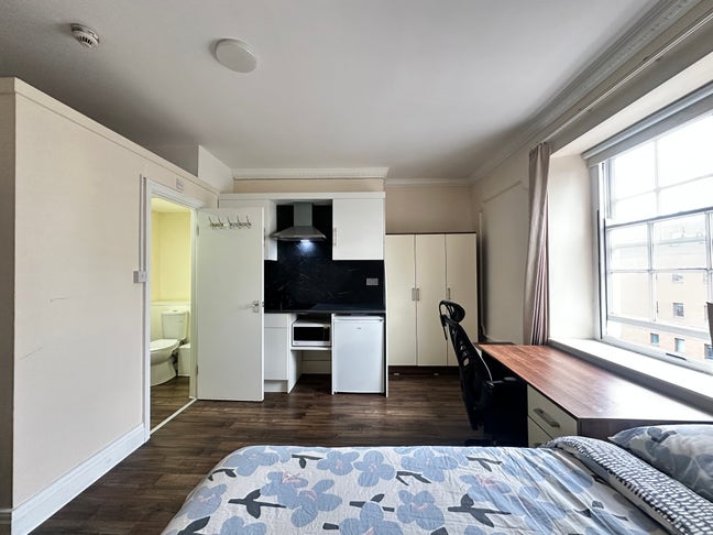 City Centre studio from Aug at &pound;249pw inc bills. Main Photo