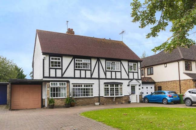 Four-Bedroom House with Offstreet Parking & Garden Main Photo